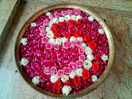 Flower decoration in big flower bass(flower pot) use in hotel lobby, marriage function, party.Flower decoration in big flower bass(flower pot) use in hotel lobby, marriage function, party.の写真素材