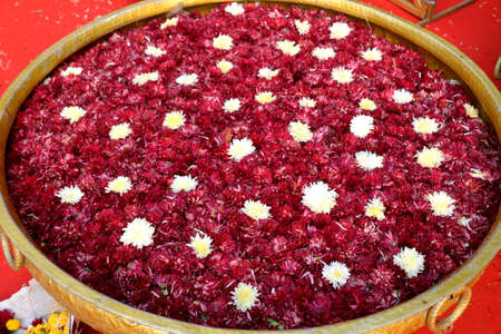 Flower decoration in big flower bass(flower pot) use in hotel lobby, marriage function, party.Flower decoration in big flower bass(flower pot) use in hotel lobby, marriage function, party.の写真素材