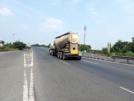 Empty express highway road in Gujarat ( india)の写真素材