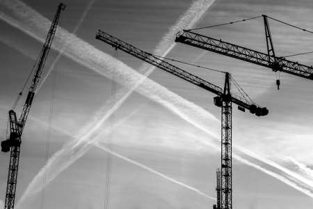 Construction Skyline Fighting With Cloud Linesの写真素材