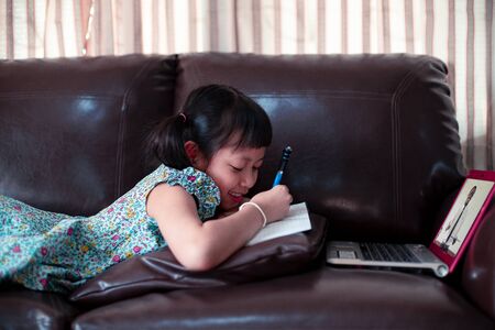 だらけるの写真 イラスト素材一覧 290件 ストックフォトのamanaimages Plus