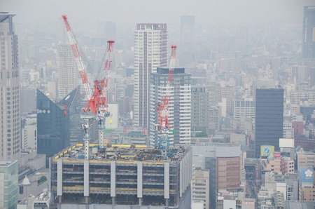 Skyline of Osaka City on a foggy day, smogのeditorial素材