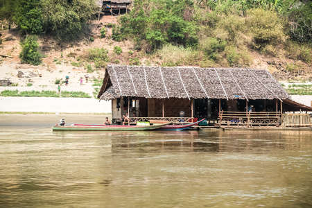 Sa la win river at Mae Hong Son, Tha ta fangのeditorial素材