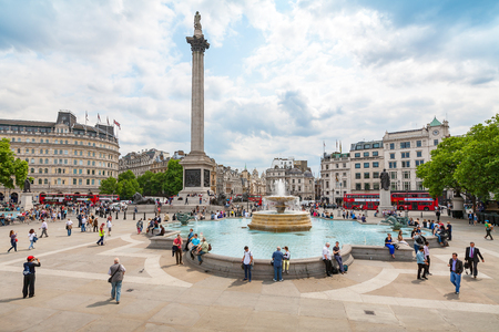 LONDON, ENGLAND - JUNE 26, 2013: Tourists and Londoners enjoy a summers day around the fountains of Trafalgar Squareのeditorial素材