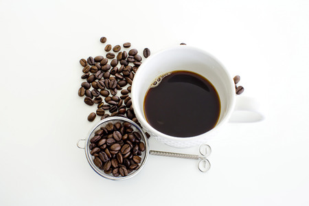Coffee cup and coffee bean on white backgroundの写真素材