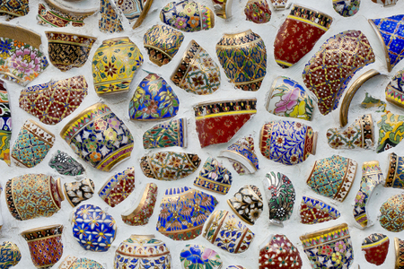 Broken Chinaware decorate on wall. Chianaware background texture.の写真素材