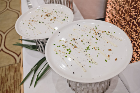 Empty white plates with food scrap in partyの写真素材