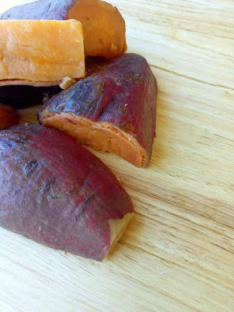 Red potato on wood boardの素材