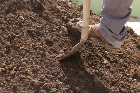 shoveling earthの写真素材