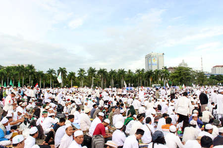 Aksi Damai 212. Tragedy of Indonesian Muslim demonstrations or peaceful demonstrations centered on the national monument.のeditorial素材