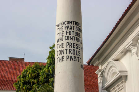 Wise words written on the pillars of the Galeri National building. "Who controls the past controls the future. Who controls the present controls the past."のeditorial素材