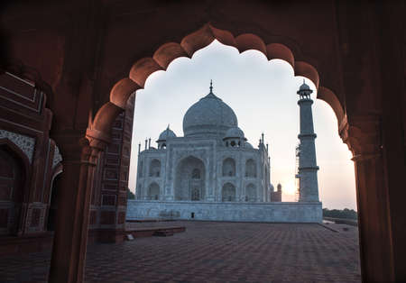 West side of Taj Mahal from arch of adjacent mosqueの写真素材