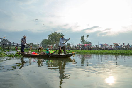 Suphan Buri, THAILAND - December 23, 2018: Traditional Thai Gondola boat drive by fisherman with tourist, The famous landmark floating market at Song Phi Nong District.のeditorial素材