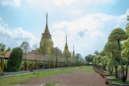 Chachoengsao, THAILAND - September 23, 2022: Wat Pong Agas temple is a famous buddhist temple with a large golden pagoda and Lord Ganesha in Chachoengsao, Thailandのeditorial素材