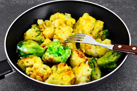 Food without Meat: Cauliflower and Broccoli, Fried in Batter. Studio Photoの写真素材