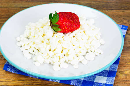 Home Dietary Fat Cottage Cheese Beaded Curd with Strawberry Studio Photoの写真素材