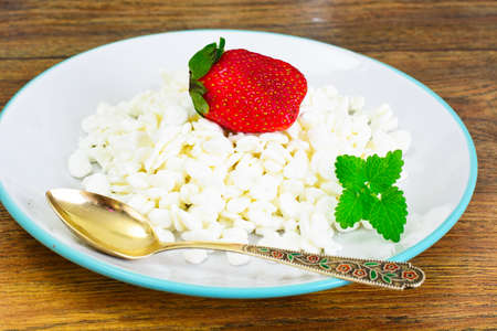 Home Dietary Fat Cottage Cheese Beaded Curd with Strawberry Studio Photoの写真素材