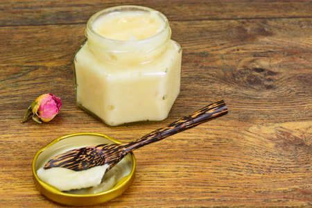 Glass Jar with Cream Honey Bee Studio Photoの写真素材