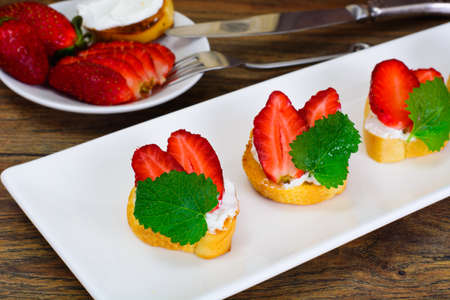 Bruschetta with Goat Cheese and Strawberry, Mint Studio Photoの写真素材