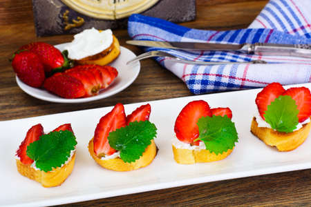 Bruschetta with Goat Cheese and Strawberry, Mint Studio Photoの写真素材