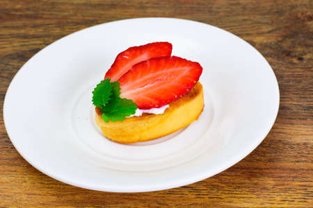 Bruschetta with Goat Cheese and Strawberry, Mint Studio Photoの写真素材