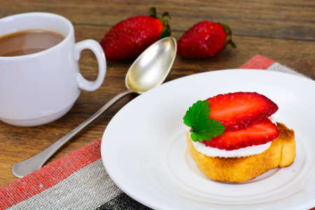 Bruschetta with Goat Cheese and Strawberry, Mint Studio Photoの写真素材