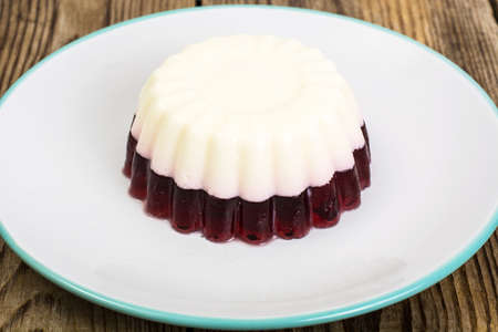 Delicious low-calorie dessert-Cherry Milk Jelly