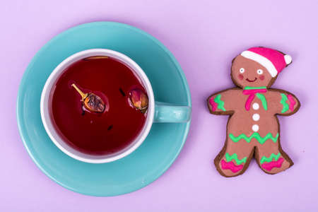 Cup of red tea with gingerbread Christmas gingerbreadの写真素材