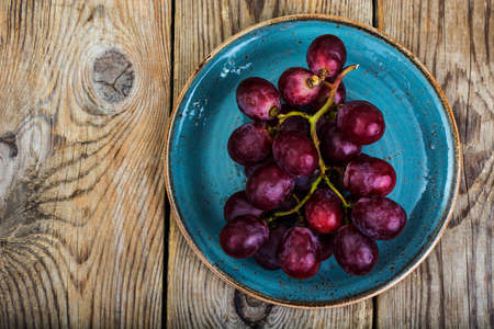 Bunch of red grapes on plate. Studio Photoの写真素材
