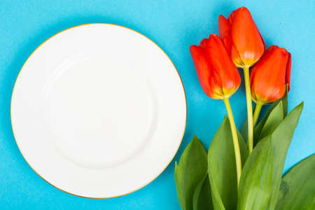 White plate, bouquet, bright pastel backgroundの写真素材