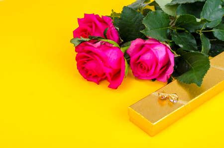 Beautiful bouquet of roses and gift box for holiday. Studio Photoの写真素材