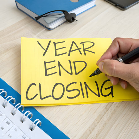 We are Closed written on sticky note with office desk in background.の素材