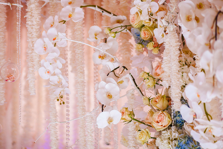 Fresh flowers in a wedding decoration. Backgroundの写真素材