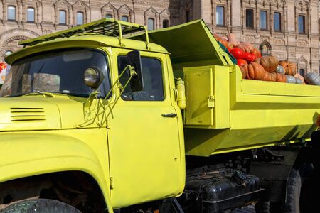 Russia, Moscow, October 2019. An old dump truck full of pumpkins on Red Square in Moscow for a harvest festival.の写真素材