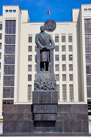 The monument to Vladimir Lenin near the house of government of Belarus.のeditorial素材