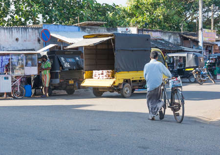 TANGALLE, SOUTHERN PROVINCE, SRI LANKA - DECEMBER 15, 2014: Street view in Tangalle on December 15 2014 in Tangalle, Southern Province, Sri Lanka, Asia.のeditorial素材