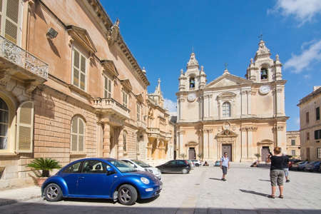 MDINA, MALTA - SEPTEMBER 15, 2015: Baroque buildings inside old city walls on a sunny day in September 14, 2015 in Mdina, Malta.のeditorial素材