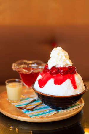 ice cream strawberry crumble bingsu - korean dessertの写真素材