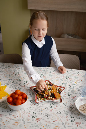 Young girl preparing healthy snack for school lunchの写真素材