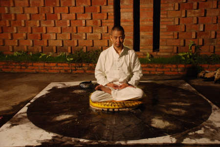 Yin Tianshi doing ink paintings.のeditorial素材