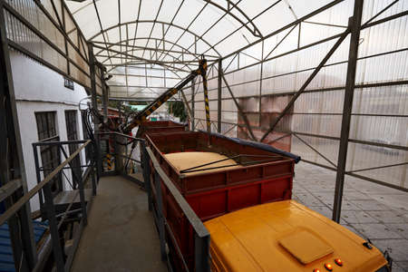 Probe tester plunges into the truck trailer to collect wheat for quality analysis. Automatic control...