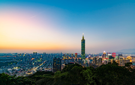 Taipei 101 skyscraper view and city skyline from elephant mountain with clear beautiful sunset sky at twilight night timeの写真素材