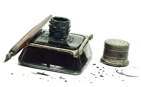 Retro ink bottle and Nib pen                        の写真素材