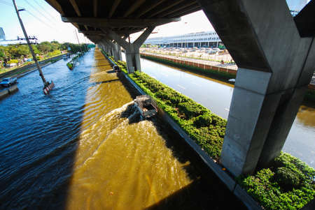 BANGKOK, THAILAND - OCTOBER 26, 2011 : Flooding Vibhavadi Rangsit Road in front of Don Muang Airport in Thailand on October 26,2011 Bangkok, Thailand.のeditorial素材