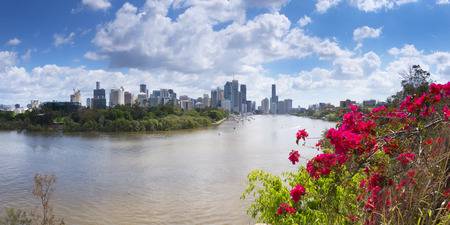 Brisbane, Australia - 26th September, 2014: View from Kangaroo point in Brisbane where tourists visit to see the city and families bbq.のeditorial素材