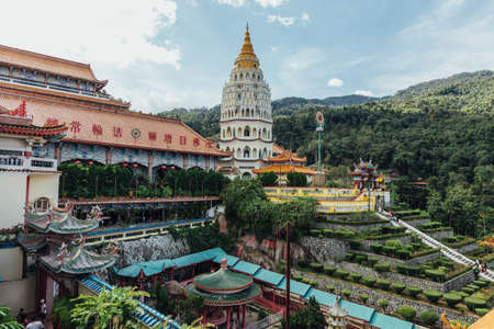 The Kek Lok Si Temple is a Buddhist temple in Penang, and is one of the best known temples on the island. It is said to be the largest Buddhist temple in Malaysia.のeditorial素材
