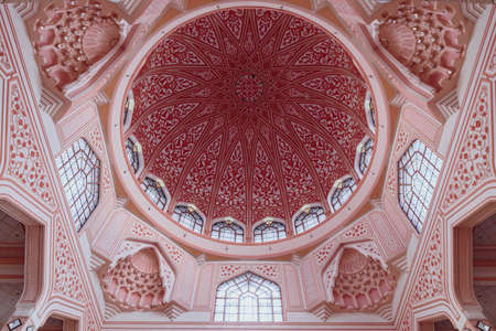 Interior of Putra Mosque in Wilayah Persekutuan Putrajaya, Malaysiaのeditorial素材