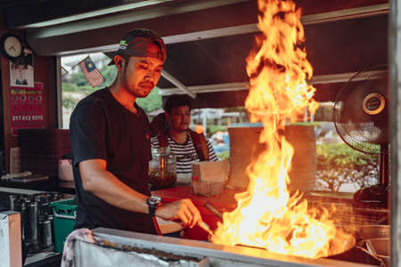 Making Goreng Noodles with fire on pan in Malaysia.のeditorial素材