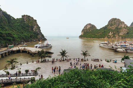 Bay near Dong Thien Cung Cave with many boats and tourists in summer at  Ha Long Bay in Quang Ninh, Vietnam.のeditorial素材