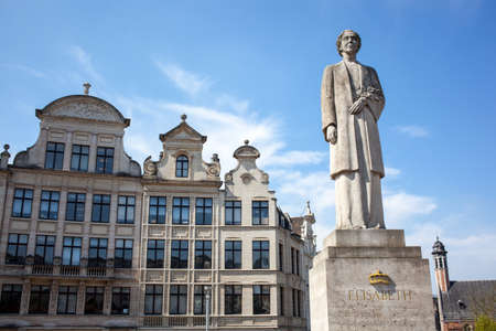 The Queen Elisabeth statue in Brussels, Belgiumの写真素材